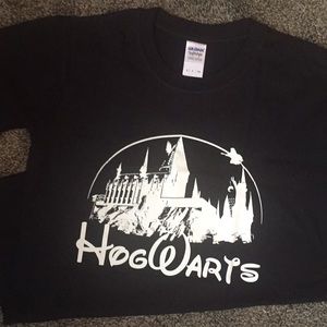 NWOT Hogwarts Disney Shirt 💫